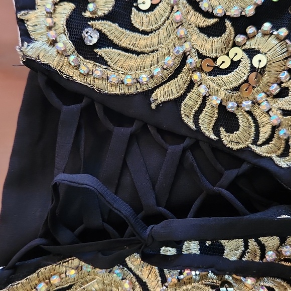 Stunning beaded dress - Picture 7 of 9